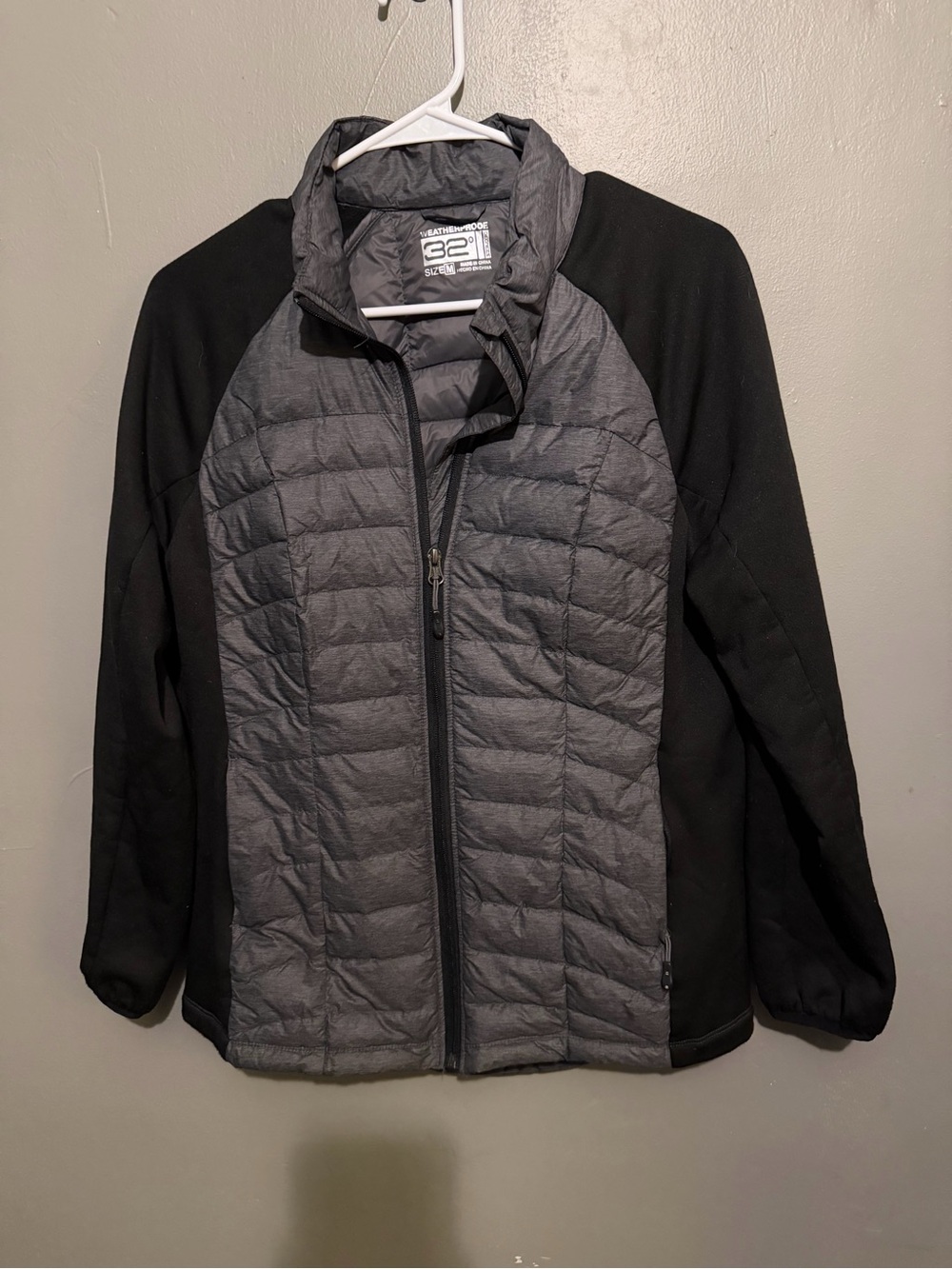 32 Degrees Women's Quilted Hybrid Jacket in Gray and Black